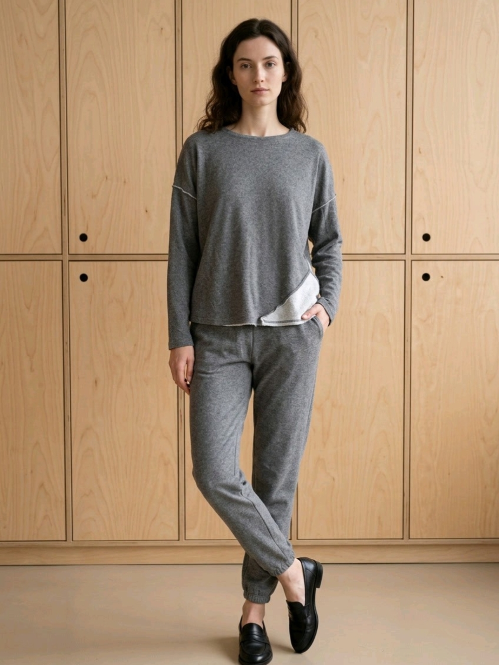 ViVI Gray And White Color Block Crewneck Sweater